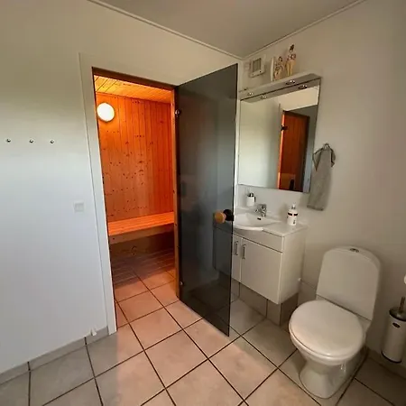 Hyggeligt Taet Pa Vandet I Bro * Brenderup