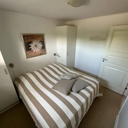 Hyggeligt Taet Pa Vandet I Bro