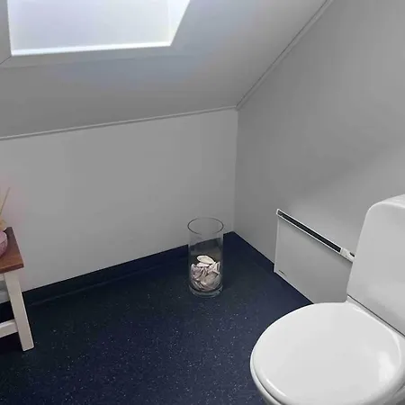 Hyggeligt Taet Pa Vandet I Bro Villa
