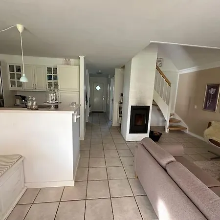 Villa Hyggeligt Taet Pa Vandet I Bro *