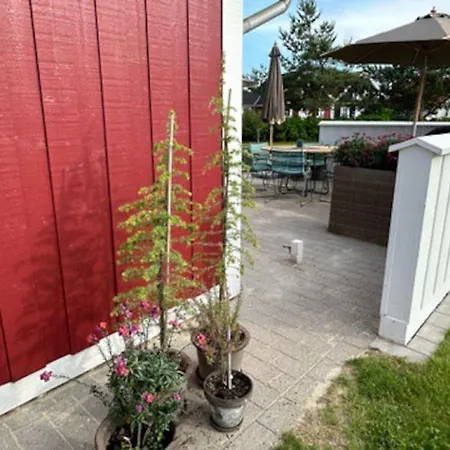 Hyggeligt Taet Pa Vandet I Bro *