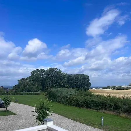 Villa Hyggeligt Taet Pa Vandet I Bro *