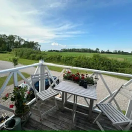 Hyggeligt Taet Pa Vandet I Bro * Brenderup