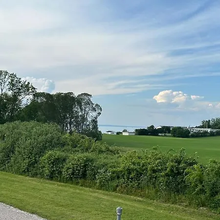Hyggeligt Taet Pa Vandet I Bro *