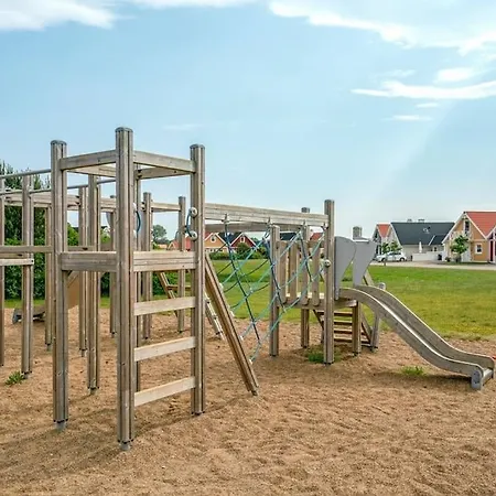 Villa Hyggeligt Taet Pa Vandet I Bro *