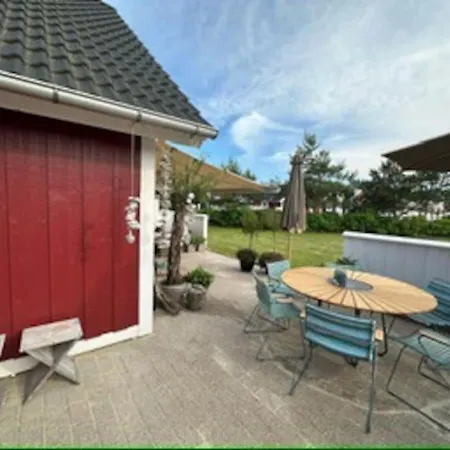 Hyggeligt Taet Pa Vandet I Bro