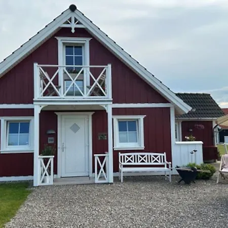 Hyggeligt Taet Pa Vandet I Bro * Brenderup