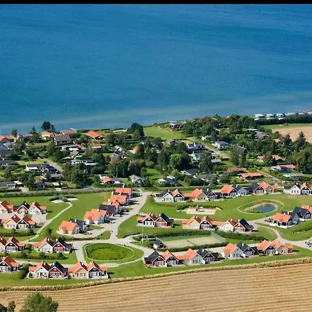 Hyggeligt Taet Pa Vandet I Bro Brenderup